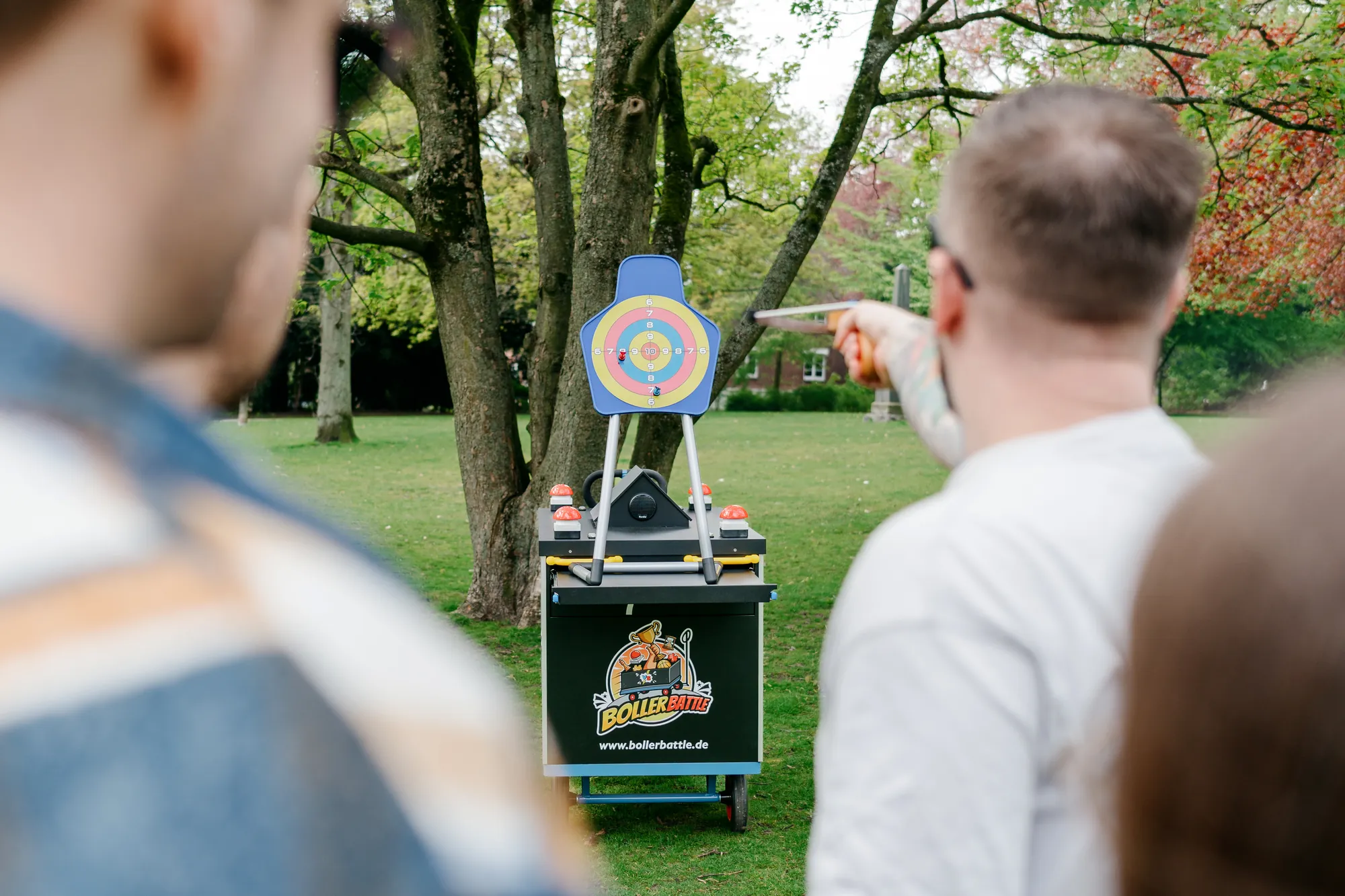 Zielwurf-Spiel im Park